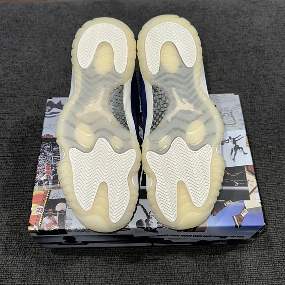 Air Jordan 11 Retro Low - Picture 5 of 8